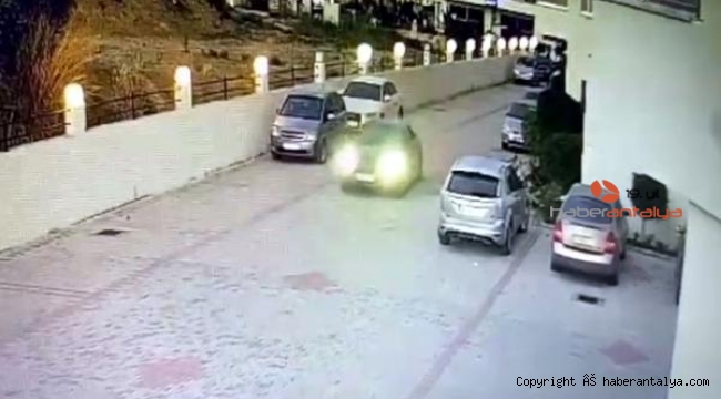 Akraba 2 kadın site bahçesinde öğretmeni dövdü !