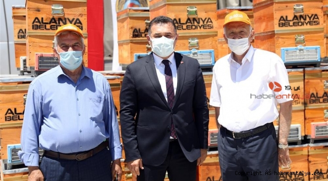 Alanya'da arı yetiştiricilerine ücretsiz 2 bin arı kovanı dağıtıldı