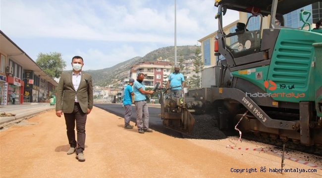 Alanya'nın yeni prestij caddesinde asfalt çalışmasına başlandı