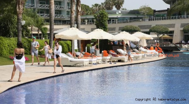 Antalya, tam kapanmada 100 bin turist ağırlıyor