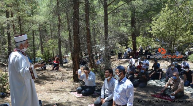 Antalya'da mahalleli yağmur duasına çıktı