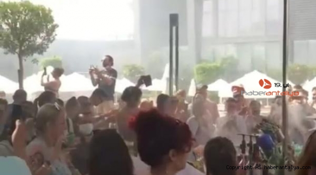 Antalya'da, otelde hınca hınç 'korona' partisi