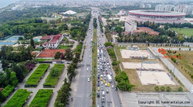 Antalya'da 'tam kapanma' denetimi; kilometrelerce araç kuyruğu oluştu !