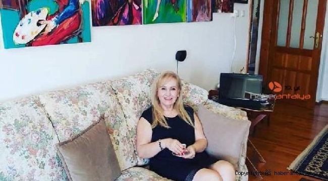 Antalyalı ressamın evi sanat galerisi gibi