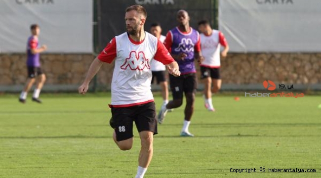 Antalyaspor, deplasmanda 2'nin peşinde