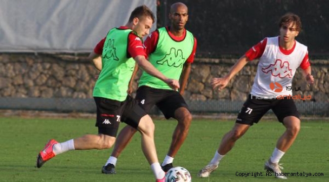 Antalyaspor ligdeki son deplasman maçına Trabzonspor'a karşı çıkıyor