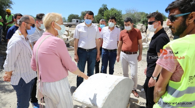 Atay Uslu Kaş'ta; "Bizimki eser siyaseti"