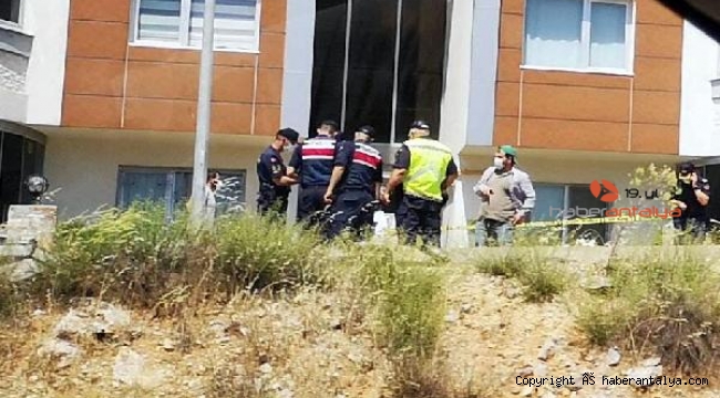 Boşanma aşamasındaki eşinin amcasını tabancayla, kayınbiraderini de darbederek yaraladı