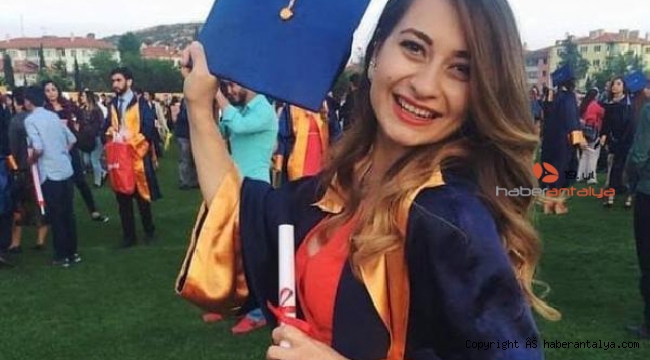 Canlı derste beyin kanaması geçiren Esra öğretmen, yaşama tutunamadı