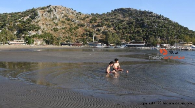 Deniz 10 metre çekildi !