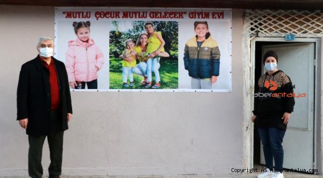 İhtiyacı olan çocuklara giyim mağazası açtı