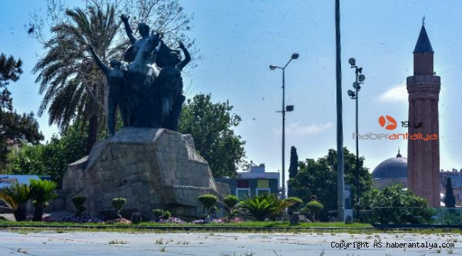 İnsanlar çekildi meydanlar yeşerdi