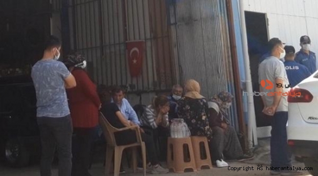 İş yerinde asılı bulunan oğlu için 'Ben sana doyamadım' diye feryat etti