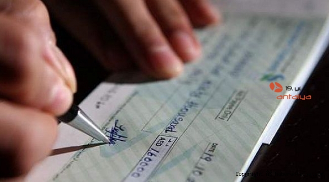 Kaldırımda 60 bin lira buldu, bakın ne yaptı ?  