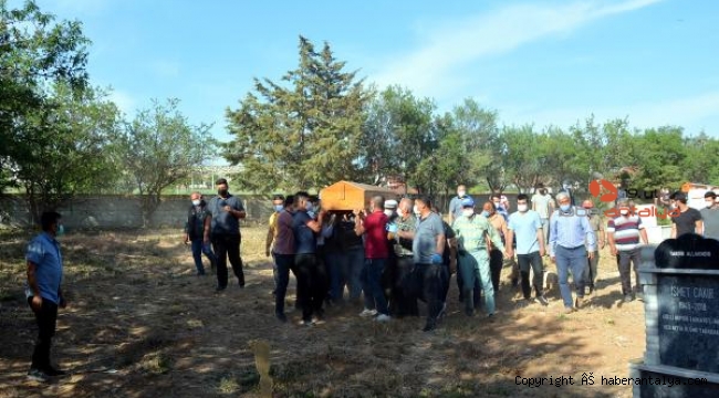 Kazada yanarak ölen kuzenler toprağa verildi
