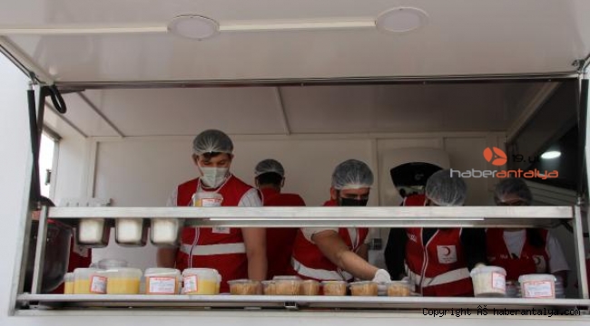 Kızılay'dan ihtiyaç sahiplerine iftar