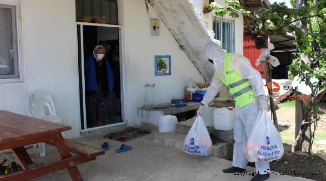 Manavgat'ta karantinaya alınan mahalleye sebze ve meyve desteği