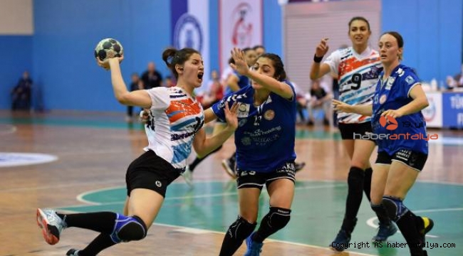 Mavi Kelebekler'den lidere çelme