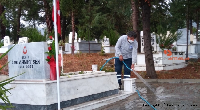 Mezarlıklara yaz temizliği