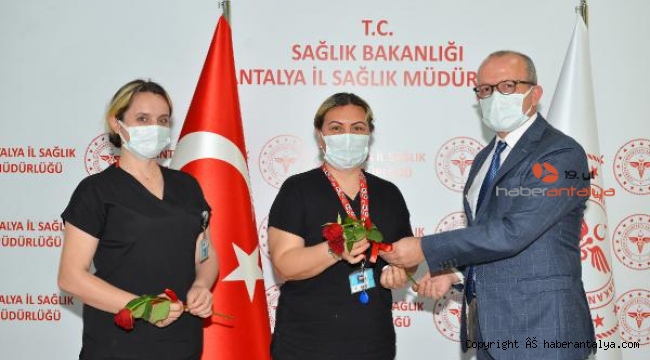 Sağlık Müdürü Hülür'den hemşirelere kırmızı gül