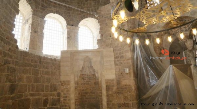 Şehrin simgelerinden olan cami ibadete açılıyor