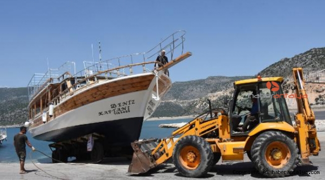 Yatlar Akdeniz'in mavi sularıyla buluştu 