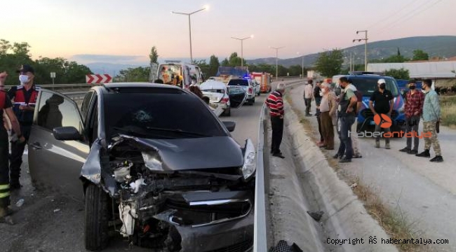 Yol kenarında tartışan Ürdünlülerin otomobiline çarptı!