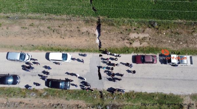1 kilometre uzunluğunda yarık görenleri şaşırttı