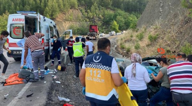 2 otomobil ile TIR'ın karıştığı kaza !