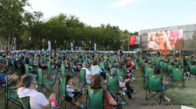 Açık havada 7'den 70'e sinema keyfi
