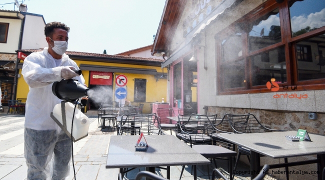 Açılış günü kafe ve restoranlar dezenfekte edildi