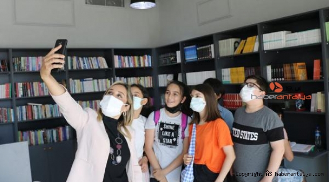 AK Parti'li Çokal geleceğin bilim insanlarıyla bir araya geldi