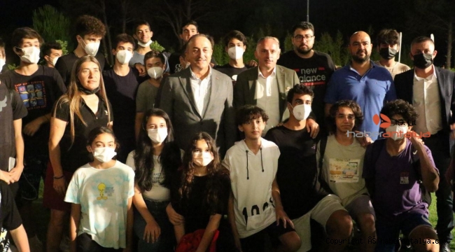 Bakan Çavuşoğlu, Kepez'in sporcularıyla birlikte 