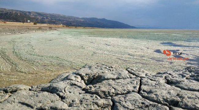 Burdur Gölü'nün de rengi değişti ! Müsilaj göle mi sıçradı ?
