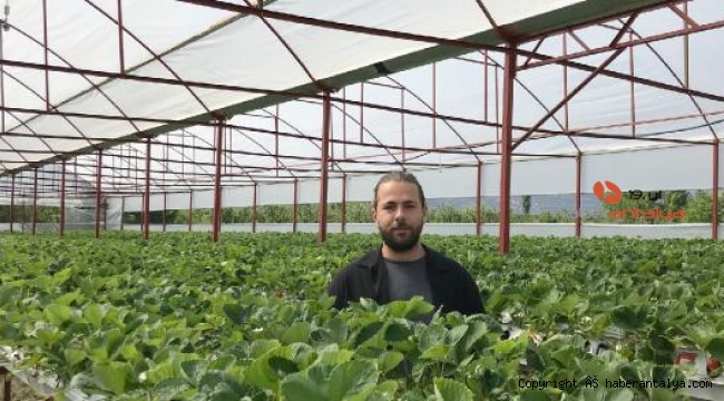 Çiftçiye örnek sera kuruldu