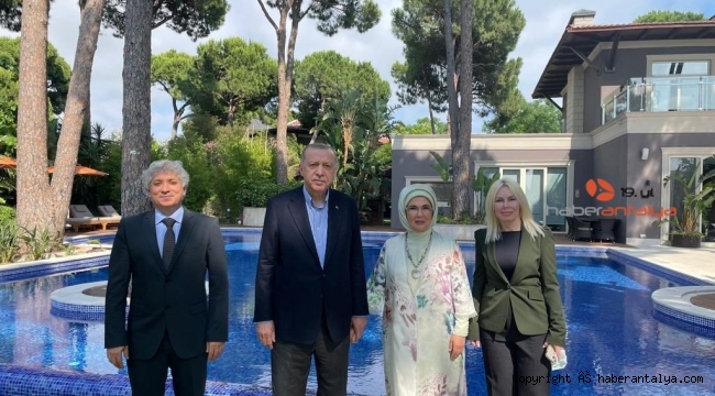 Cumhurbaşkanı Erdoğan, Rektör Özkan ve eşi Ömer Özkan'la bir araya geldi