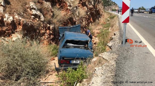 Demre'de 2 kaza 3 yaralı