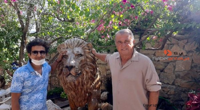 Fatih Terim'e çok özel aslan heykelleri