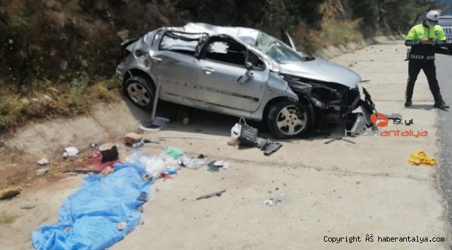 Feci kaza ! Kayalıklara çarpan araçtan fırlayan Emre öldü, 4 kişi yaralandı