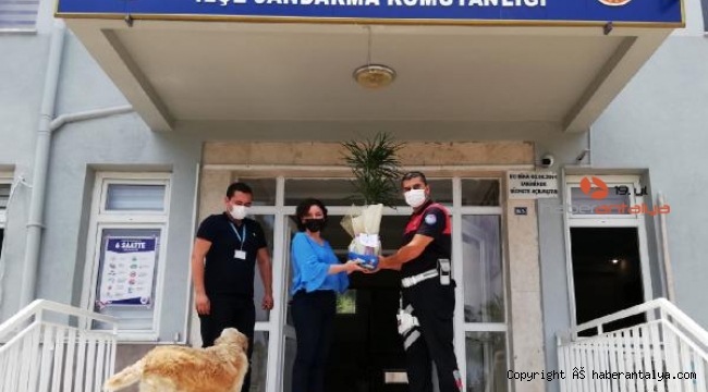 Kemer Belediyesi'nden jandarmaya kutlama ziyareti