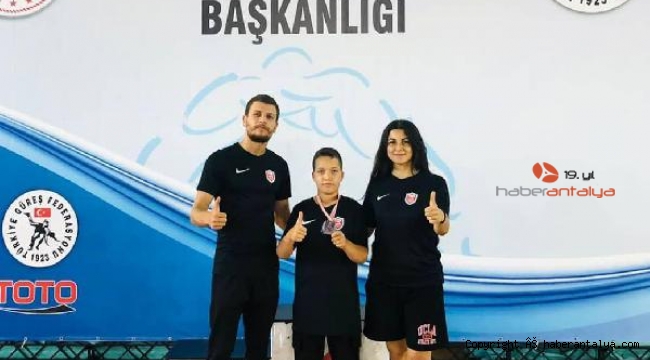 Kepez Belediyespor güreşçisi Türkiye 2'ncisi