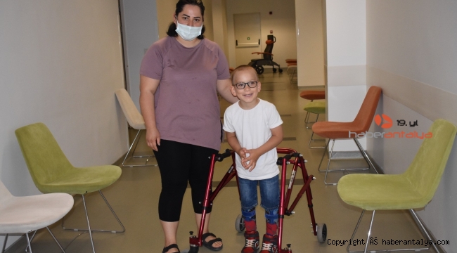 Oğlu için imkansızlıklara rağmen obezite ameliyatı oldu
