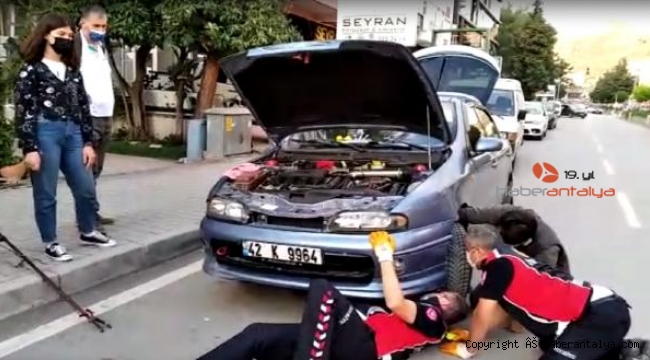 Otomobilin motoruna sıkışan kedi herkesi seferber etti