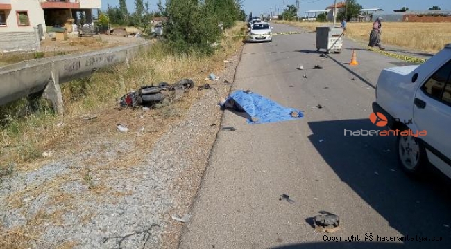 Otomobille çarpışan motosiklet sürücüsü öldü !