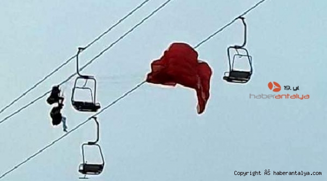 Paraşütçüler teleferik hattında asılı kaldı !