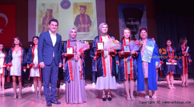 Sağlık Bilimleri Fakültesi ilk mezunlarını verdi
