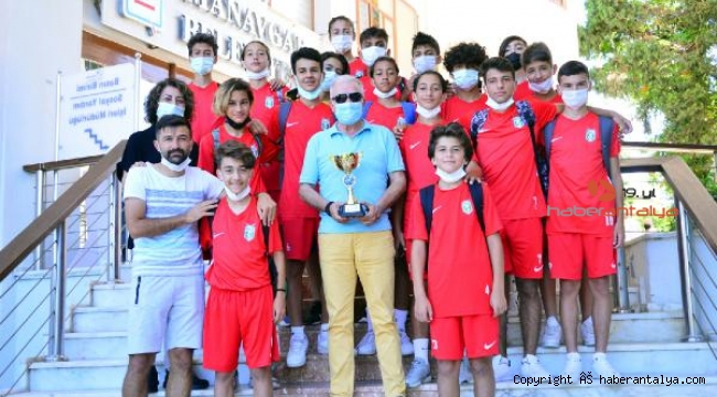 Şampiyon futbolcular Manavgat'ta