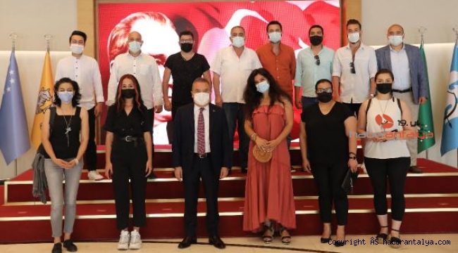 Sanatçılardan Başkan Böcek'e teşekkür