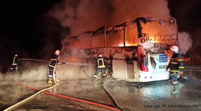 Seyir halindeki yolcu otobüsü alev alev yandı 