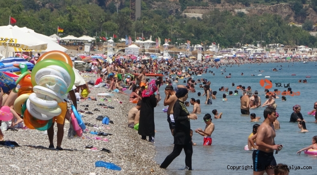 Sınavdan çıkan dünyaca ünlü sahile koştu